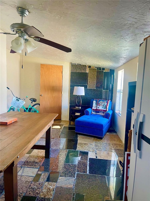 bedroom featuring ceiling fan and a textured ceiling