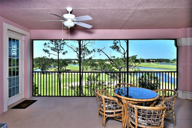 sunroom / solarium featuring ceiling fan