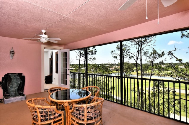 sunroom featuring ceiling fan