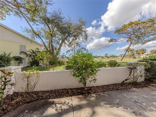 exterior space featuring a fenced front yard