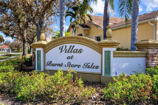 view of community / neighborhood sign