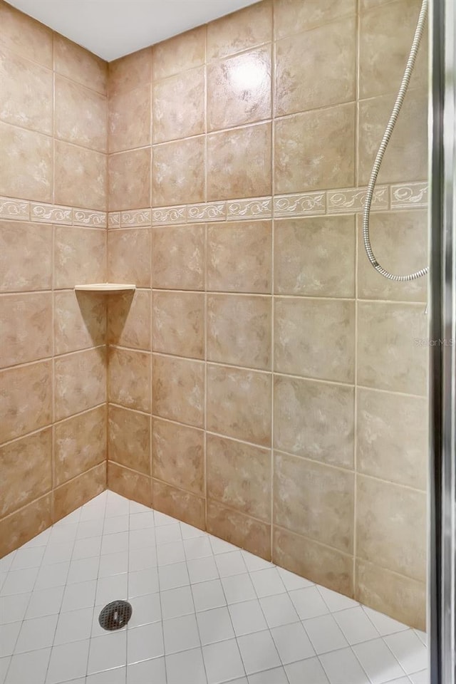 bathroom with a tile shower