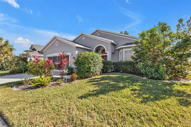 view of front of house featuring a garage and a front yard