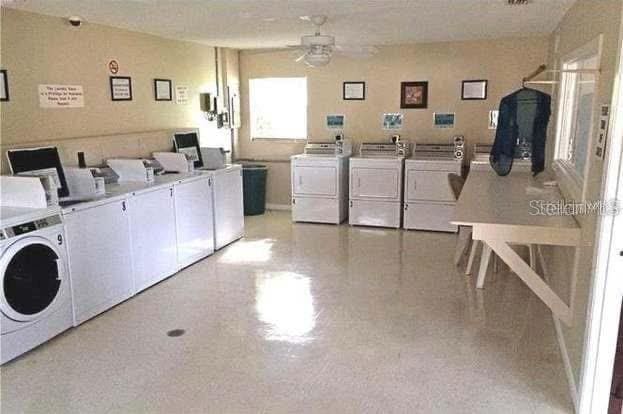 washroom featuring washer and dryer and ceiling fan