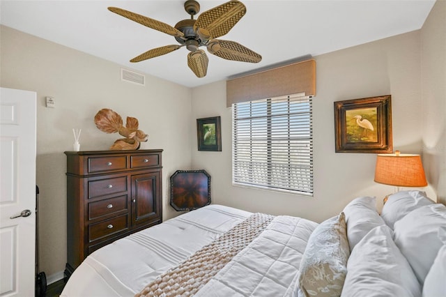 bedroom with ceiling fan