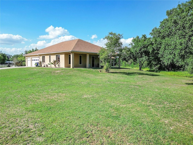 view of front of home featuring a front yard and a garage