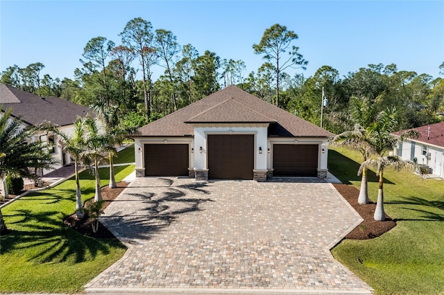 view of front of house featuring a front lawn