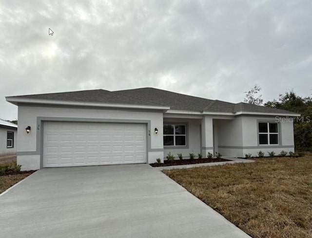 ranch-style house featuring a front lawn and a garage