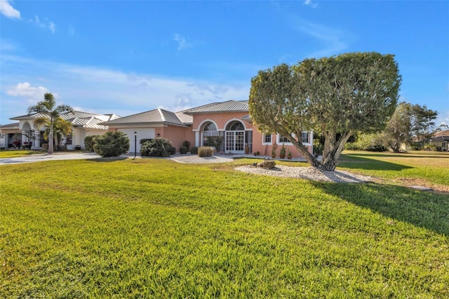 view of front facade with a front yard