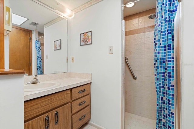 bathroom with a shower with curtain and vanity