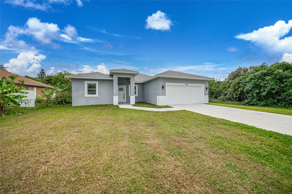 view of front of home featuring a garage and a front yard