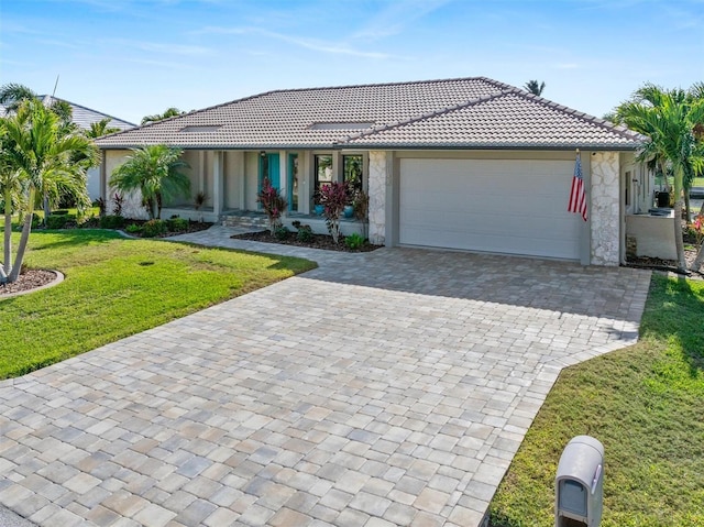 view of front of home featuring a front lawn and a garage