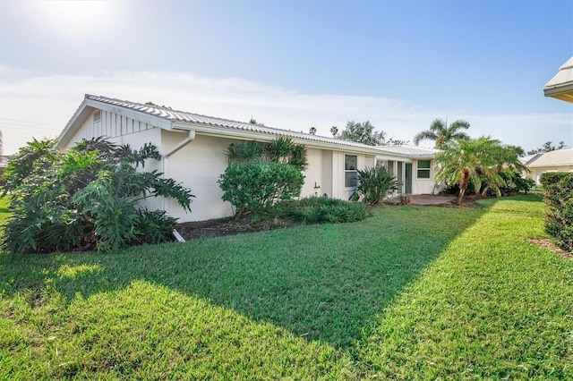 exterior space featuring a front yard