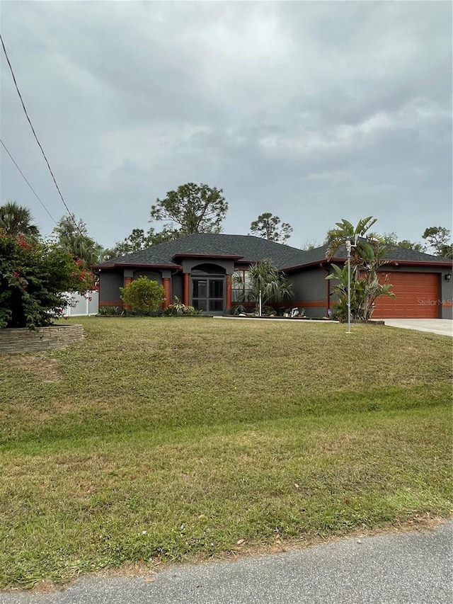 view of front facade featuring a front lawn and a garage