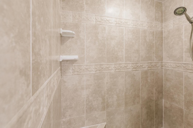 room details featuring tiled shower