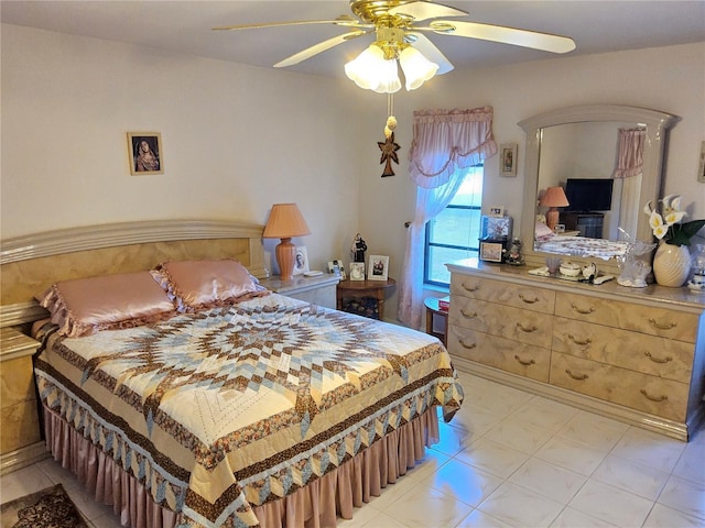 bedroom featuring ceiling fan