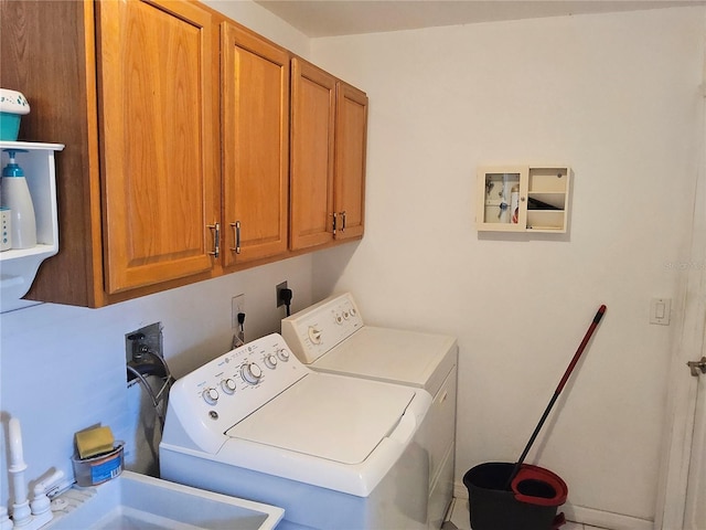 laundry room featuring cabinets and independent washer and dryer