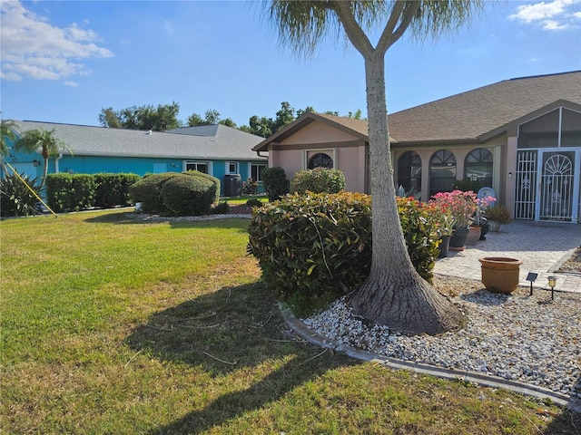 single story home with a front yard