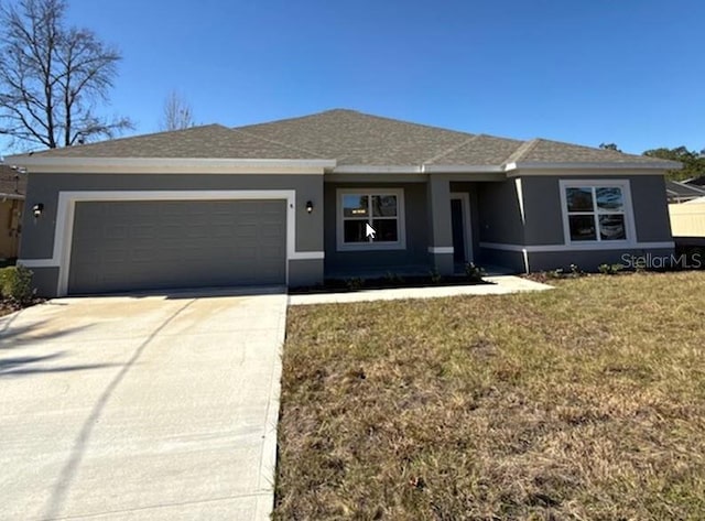 view of front facade featuring a garage and a front yard