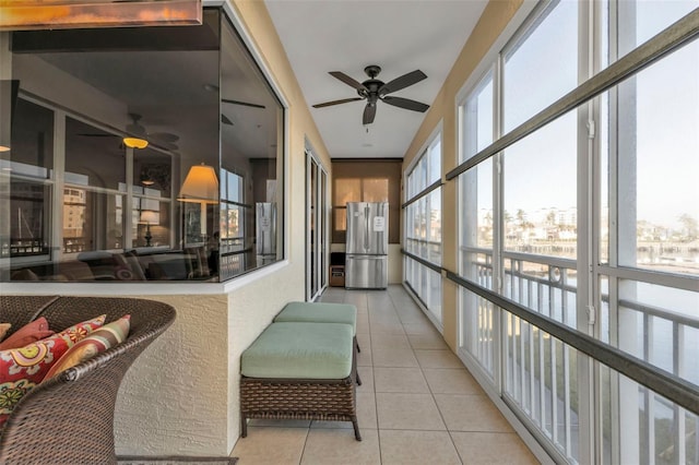 sunroom with ceiling fan