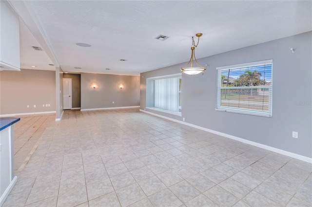 empty room featuring light tile patterned floors