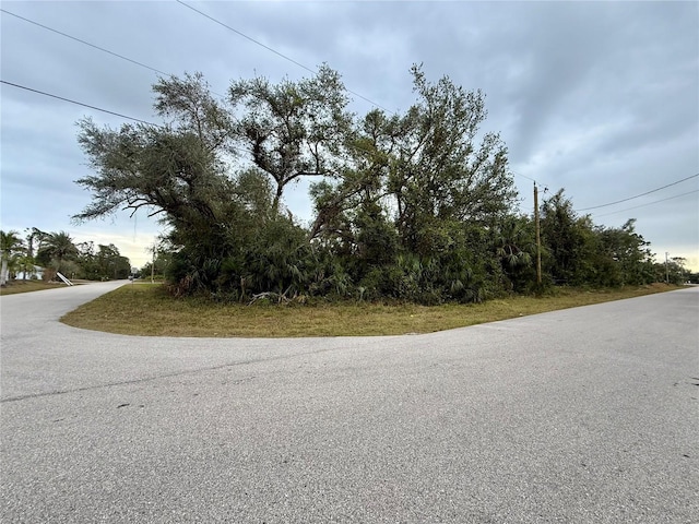 Listing photo 3 for Maurbach Ter, North Port FL 34286