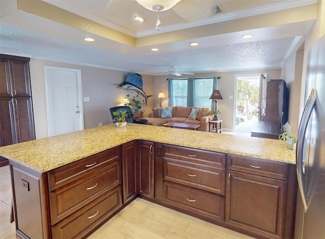 kitchen featuring ceiling fan, ornamental molding, and kitchen peninsula