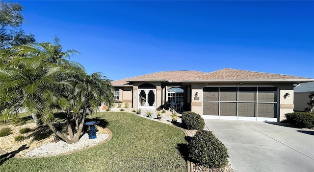 view of front facade featuring a front yard and a garage