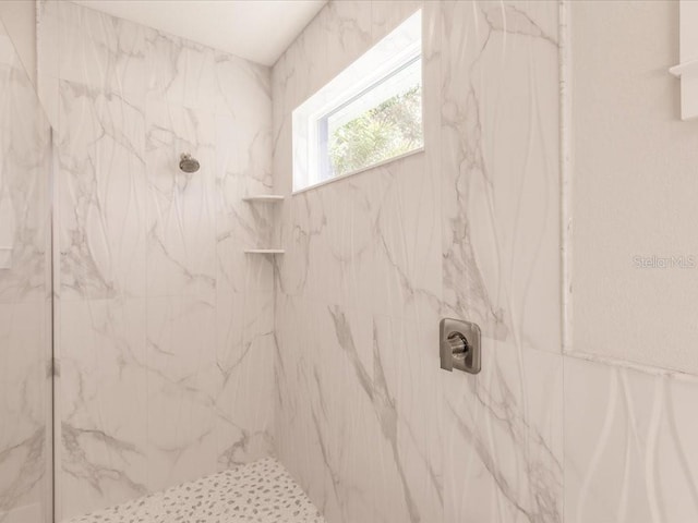 bathroom featuring tiled shower