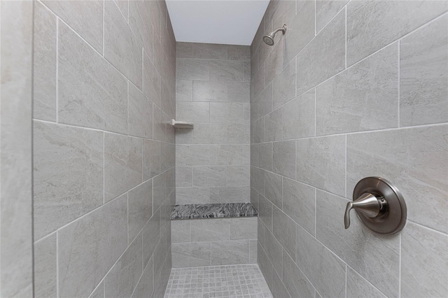 bathroom featuring tiled shower