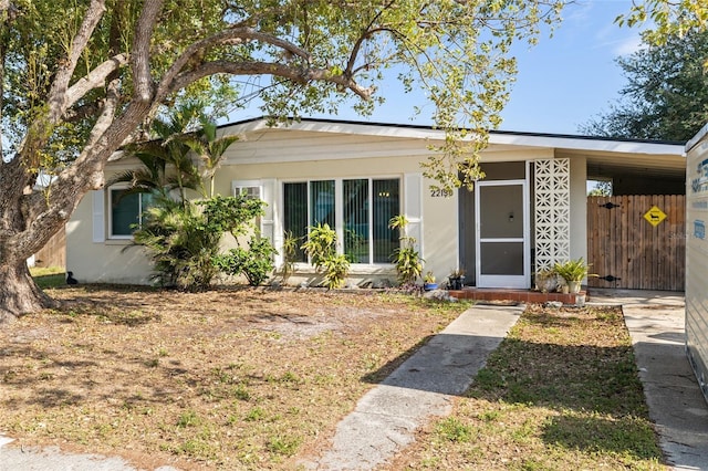 view of front facade featuring a carport