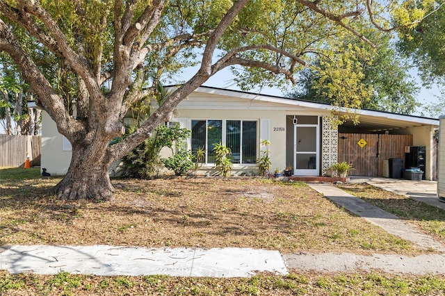 view of front facade featuring a carport