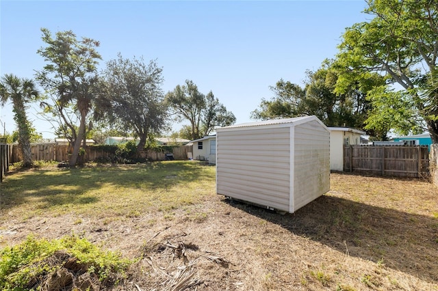 view of yard with a shed