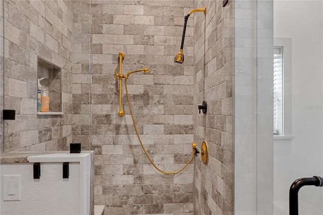 interior details with a tile shower