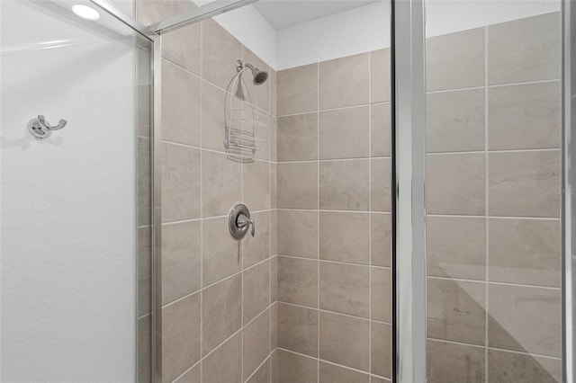 bathroom featuring tiled shower