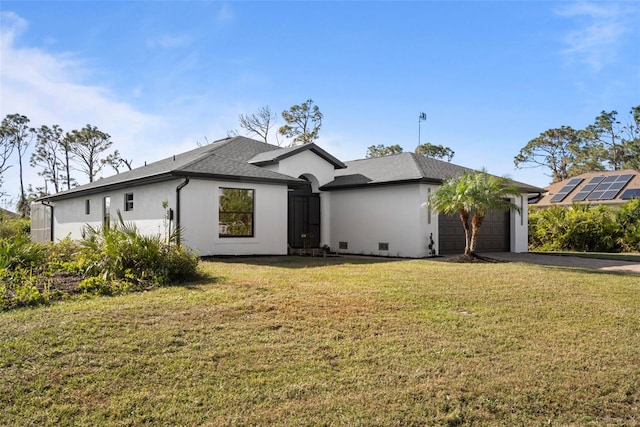 view of front of house with a front lawn and a garage