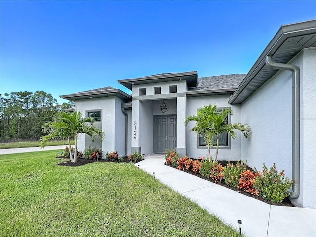 view of front of home with a front lawn