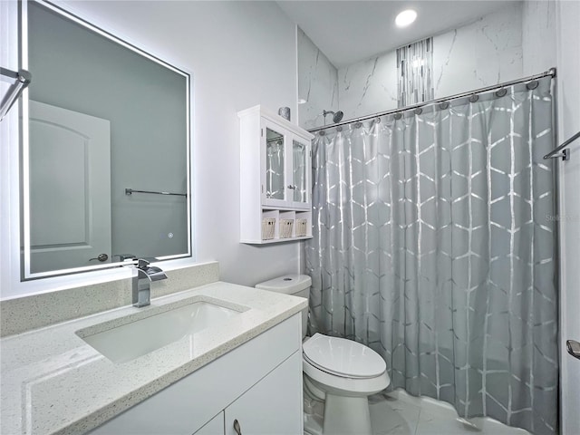 bathroom featuring a shower with curtain, vanity, and toilet