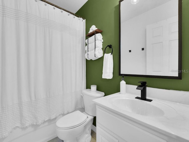 full bathroom with shower / tub combo with curtain, vanity, and toilet