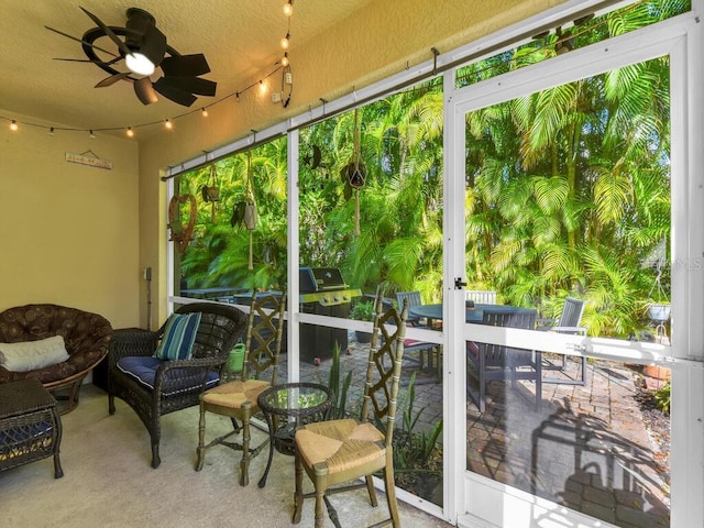 sunroom with ceiling fan