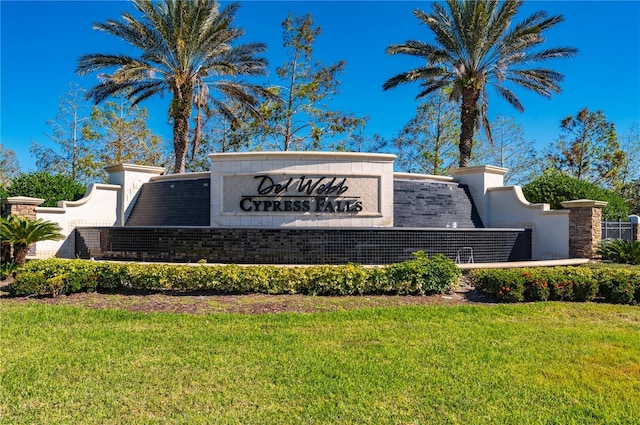 community sign featuring a lawn