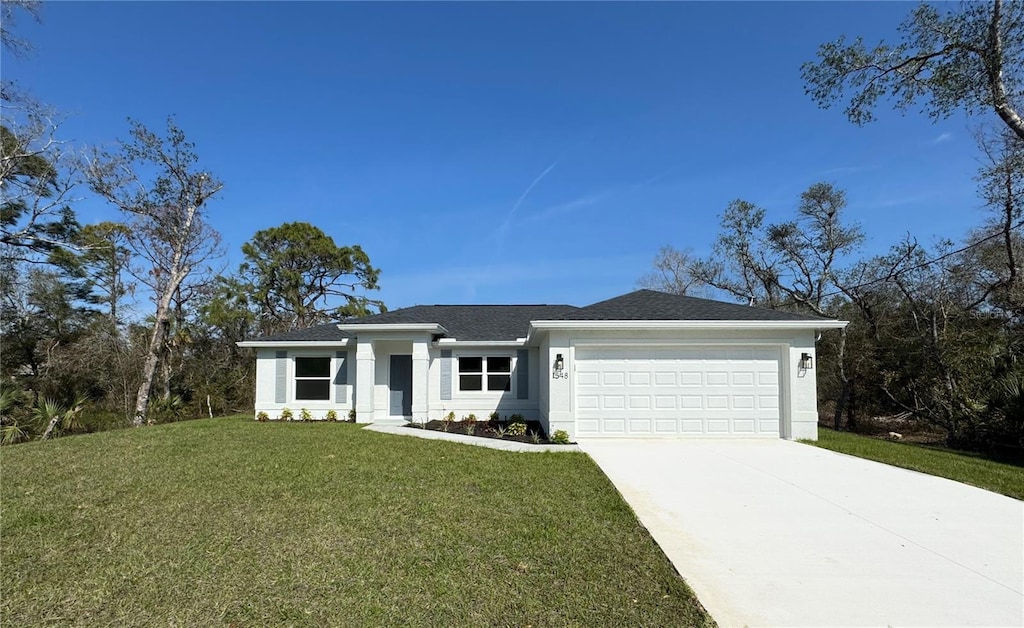 view of front facade featuring a garage and a front yard