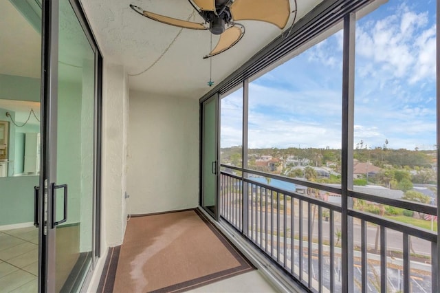 sunroom featuring ceiling fan