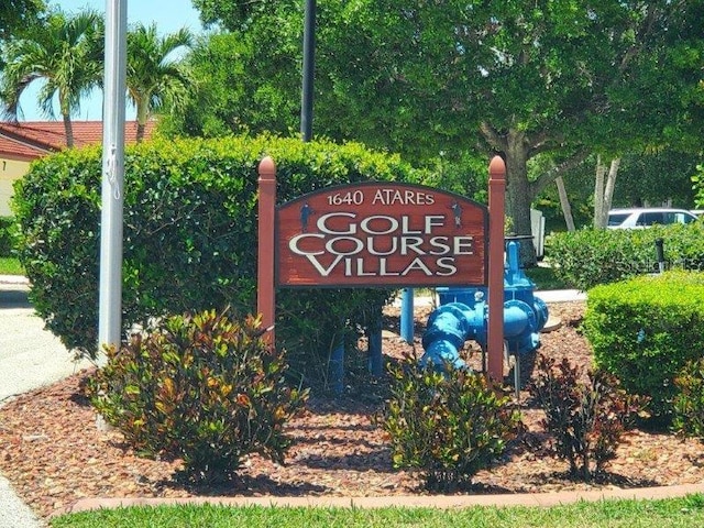 view of community / neighborhood sign