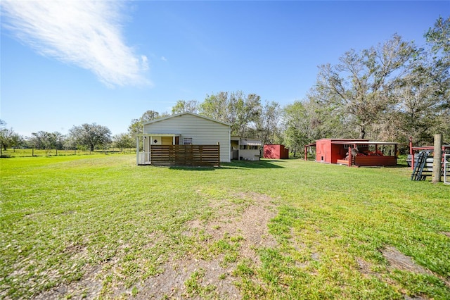 view of yard with an outdoor structure