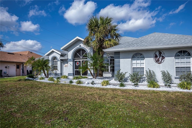 view of front facade with a front yard