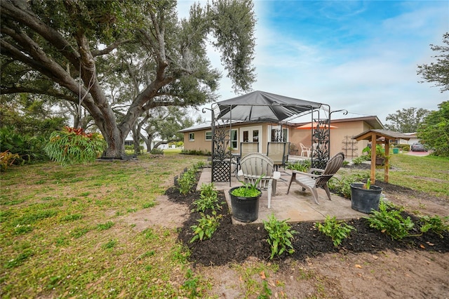 view of yard with a patio