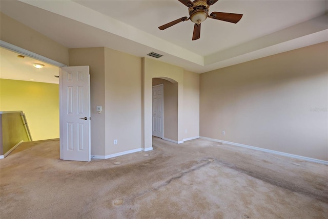 unfurnished room featuring ceiling fan and light colored carpet