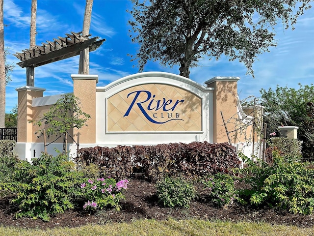 view of community / neighborhood sign