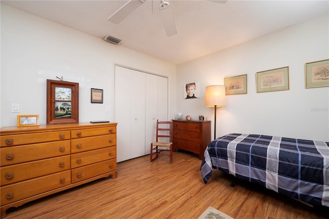 bedroom featuring light hardwood / wood-style floors, a closet, and ceiling fan